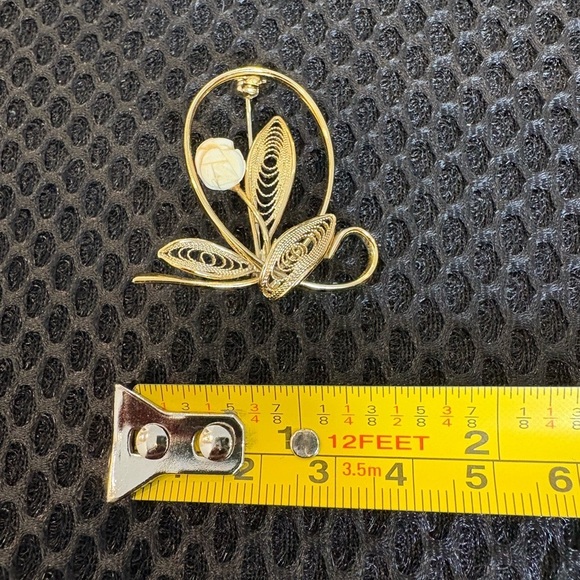 Vintage Gold Tone Filigree Flower Brooch Pin with Pearl Accent - Picture 8 of 9